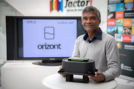2. Louis Gerardo Holder, CEO of AgroPestAlert, displays the startup’s prototype at Orizont. Image courtesy of AgroPestAlert
