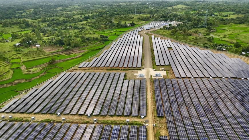 https://www.istockphoto.com/photo/aerial-view-of-a-large-solar-farm-in-a-green-rural-landscape-gm2204051093-621546827