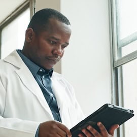 https://www.istockphoto.com/photo/doctor-using-digital-tablet-near-bright-windows-in-medical-facility-gm2223231294-639452587