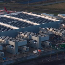 https://www.istockphoto.com/photo/aerial-data-center-exterior-infrastructure-aerial-view-gm2249559271-663325478